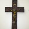 Crucifijo madera y bronce - Imagen 2
