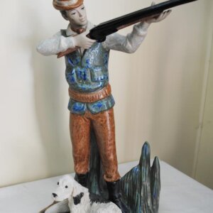 Figura cazador de porcelana