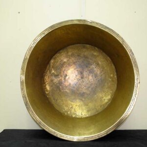 Barreño de latón dorado