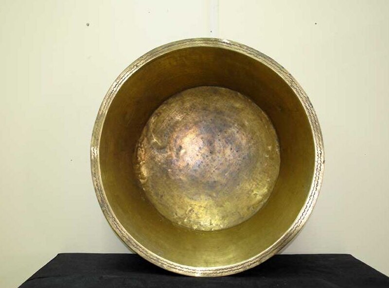 Barreño de latón dorado