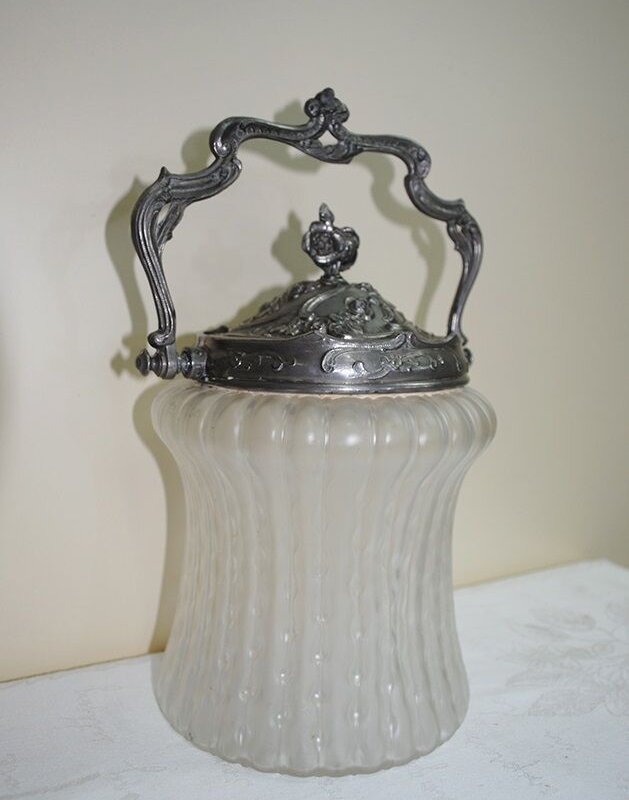 Galletero estilo Isabelino