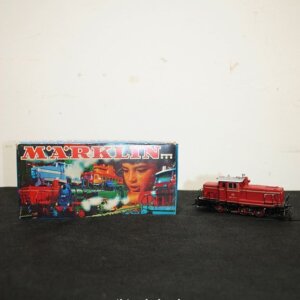 Locomotora antigua de chapa