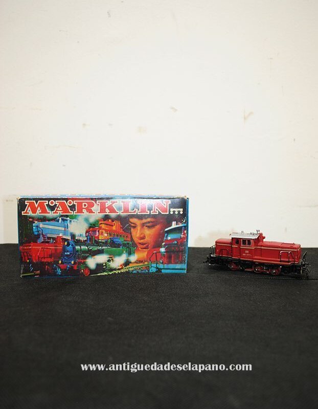 Locomotora antigua de chapa