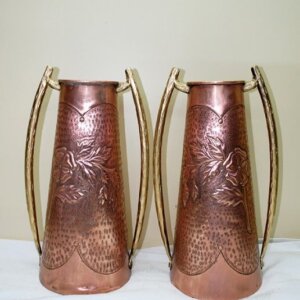 Pareja de jarrones de cobre