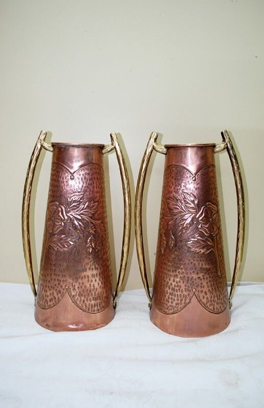 Pareja de jarrones de cobre