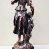 Escultura señora de cobre - Imagen 4