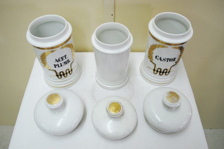 Tarros de farmacia antiguos - Imagen 2