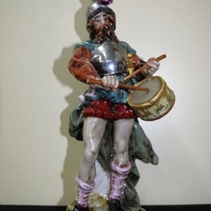 Figura músico de porcelana