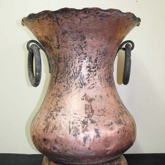 Jarrón de cobre con asas de hierro