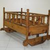 Cuna antigua de madera - Imagen 2