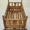 Cuna antigua de madera - Imagen 4