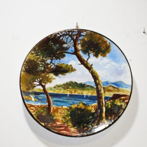 Plato de cerámica pintada