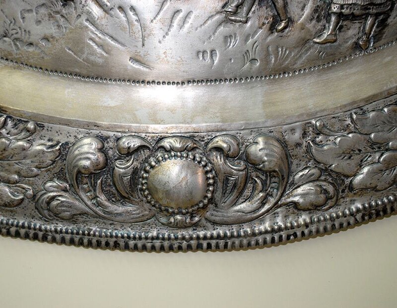 Plato antiguo ovalado de latón