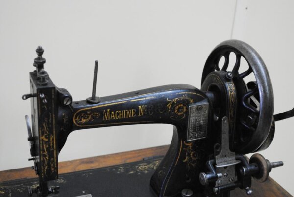 Máquina de coser manivela - Imagen 2