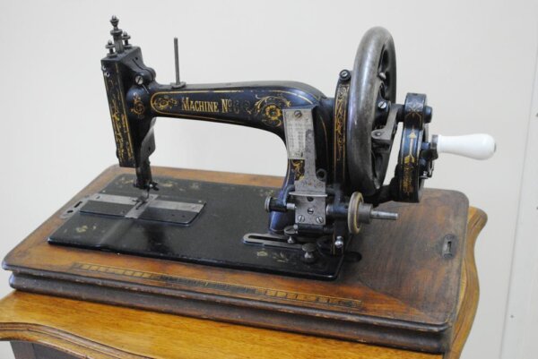 Máquina de coser manivela - Imagen 3