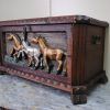 Caja arca tallada caballos - Imagen 4