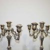 Pareja candelabros plateados - Imagen 3