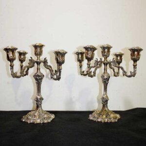Pareja candelabros plateados