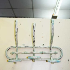 Perchero de pared decapado
