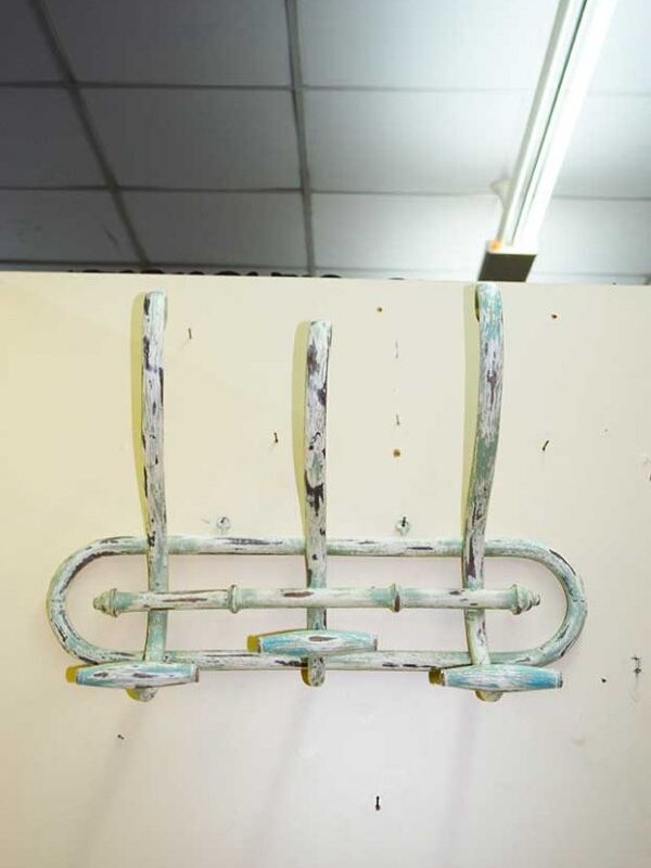 Perchero de pared decapado