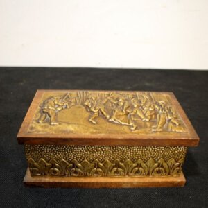 Caja antigua madera y latón