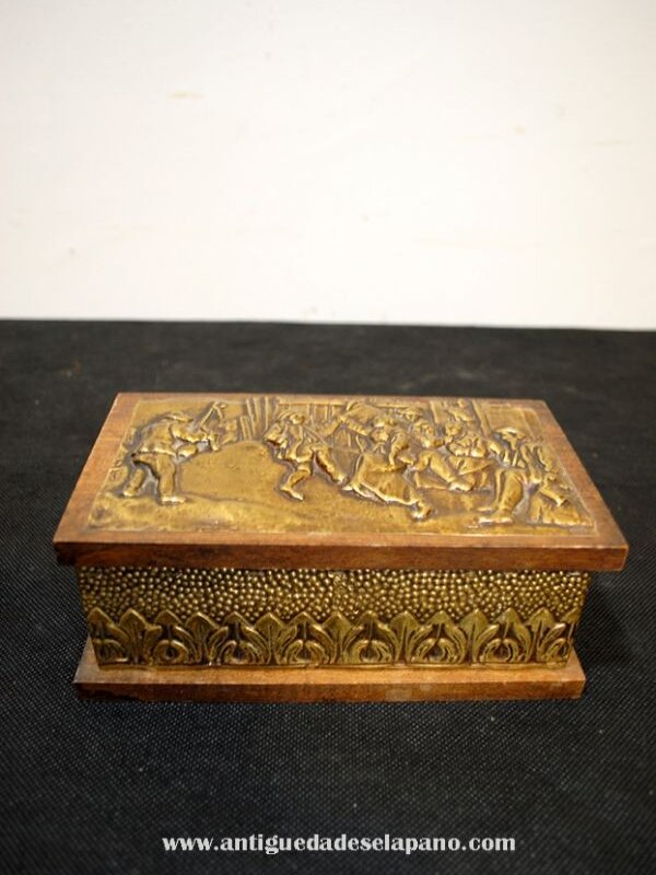 Caja antigua madera y latón