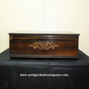 Caja caoba y marquetería