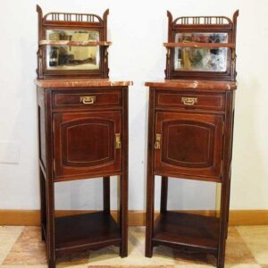 Mesitas Art Nouveau antiguas