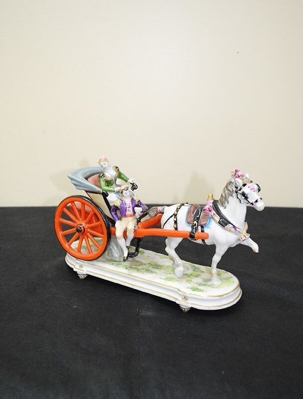 Figura carroza de porcelana