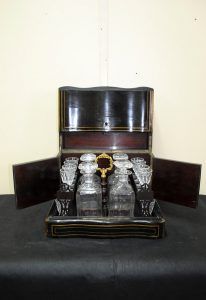 Caja licorera con cristalería - Antiguedades El Apaño