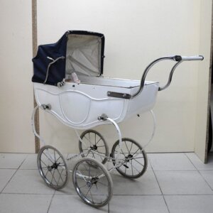 Coche de muñecas