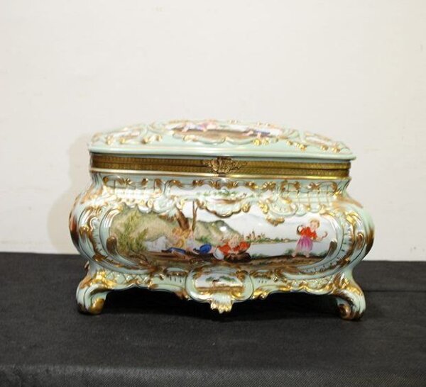 Gran joyero de porcelana