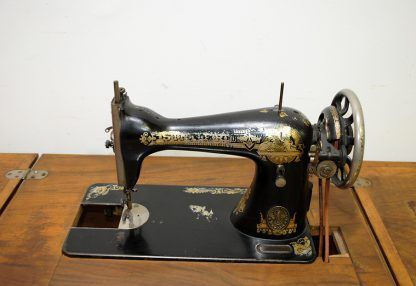 Máquina Singer con mueble - Imagen 2
