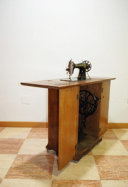 Máquina Singer con mueble - Imagen 5