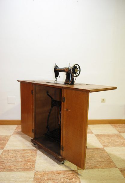 Máquina Singer con mueble - Imagen 6