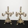 Candelabros plateados de metal