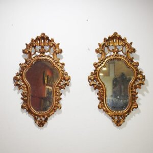 Pareja de espejos dorados