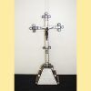Crucifijo de madera y nácar