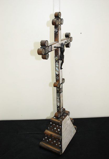 Crucifijo de madera y nácar - Imagen 9