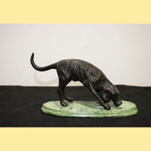 Estatua perro de bronce