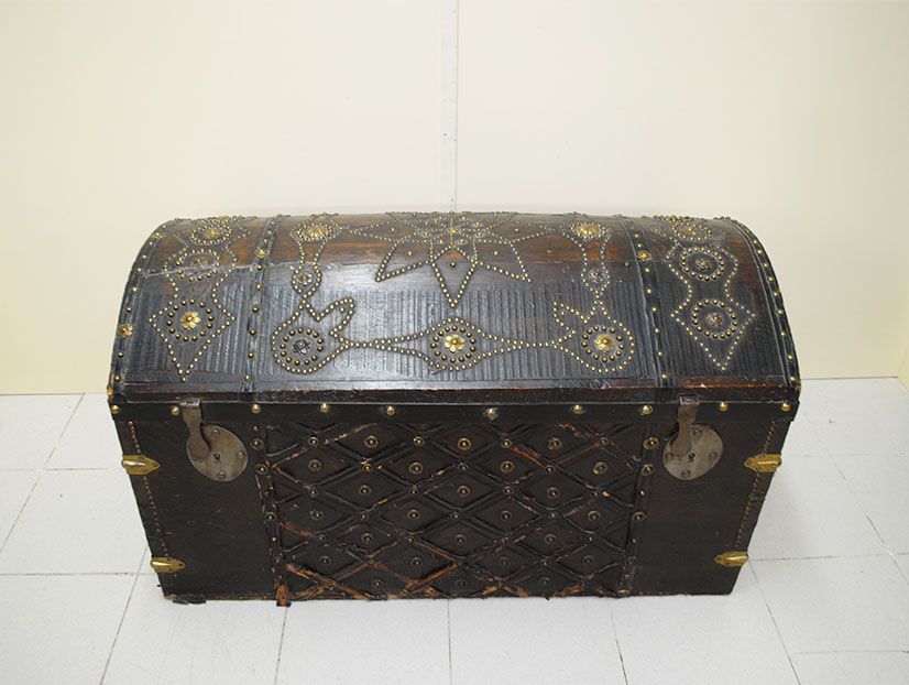 Baúl de madera y cuero - Antiguedades El Apaño