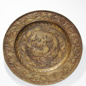 Plato antiguo latón dorado
