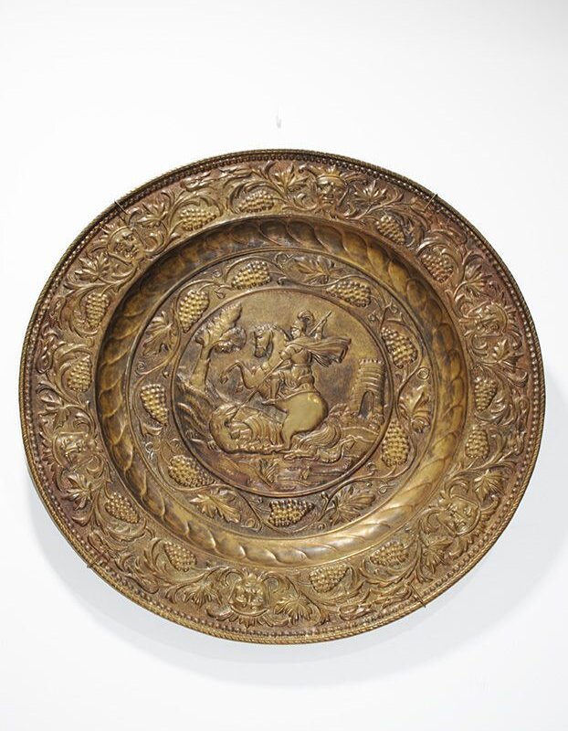 Plato antiguo latón dorado