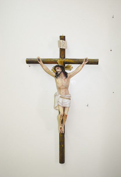 Crucifijo antiguo de pasta - Imagen 2