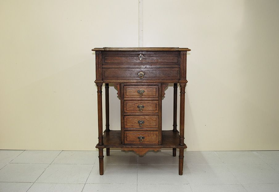 Antiguo costurero de madera. 1930 - 1940