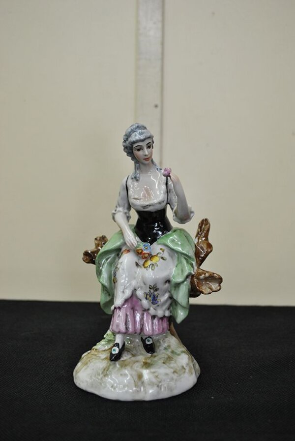 Figura dama porcelana - Imagen 2