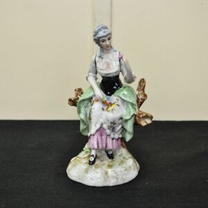 Figura dama porcelana