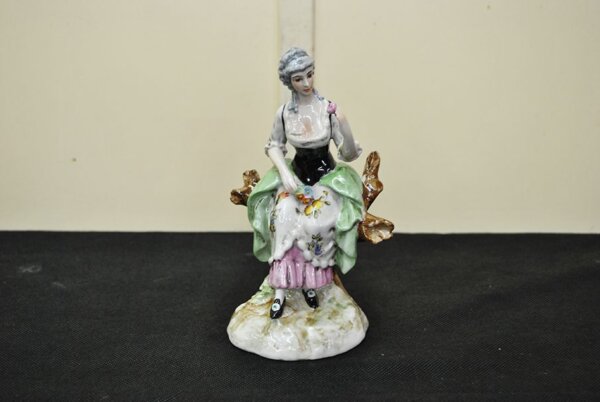 Figura dama porcelana