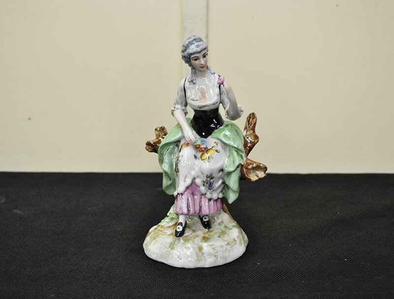 Figura dama porcelana