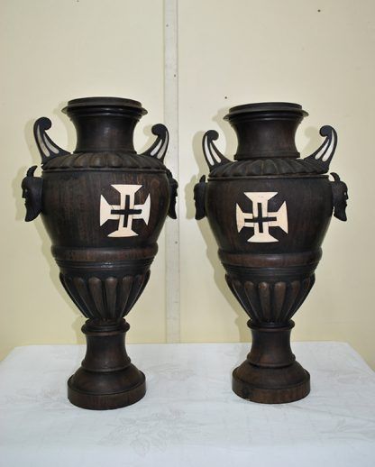 Jarrones antiguos de madera